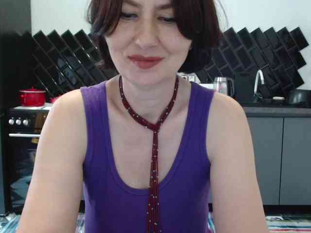Angelaladi's cam show statistics and live stream