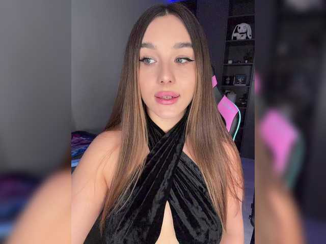 BloomJuliette's BongaCams show and profile