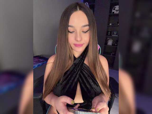 BloomJuliette's BongaCams show and profile