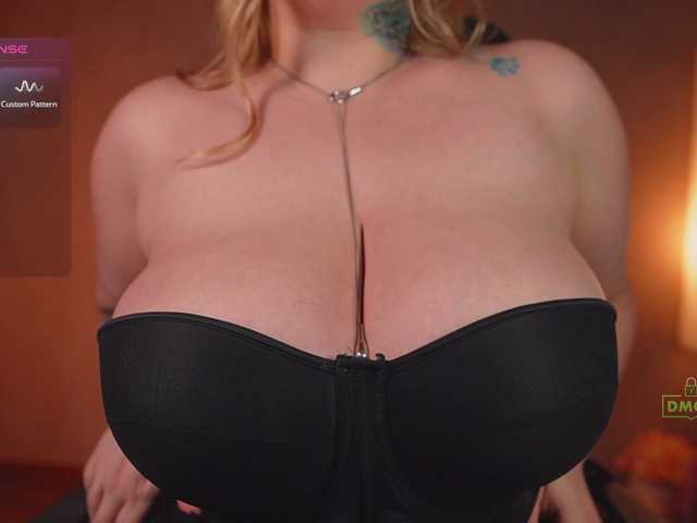 miss-tress live sex show