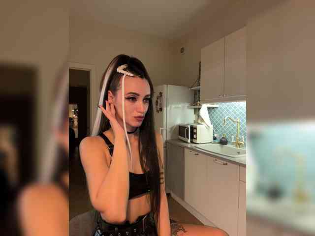 Modella: -SATIVA-