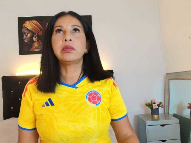Shanon-mature live cam on BongaCams
