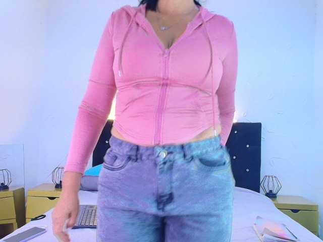 Shanon-mature live cam on BongaCams