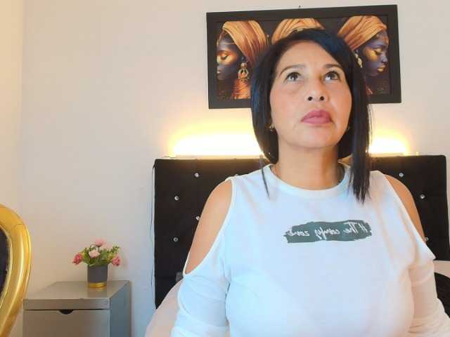 Shanon-mature live cam on BongaCams