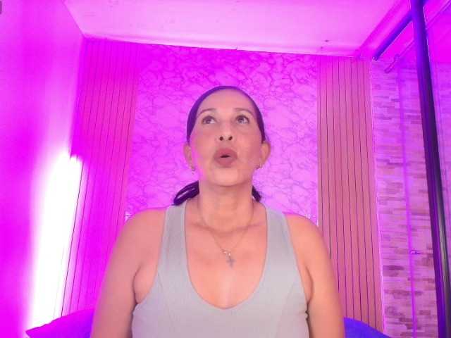 Shanon-mature live cam on BongaCams