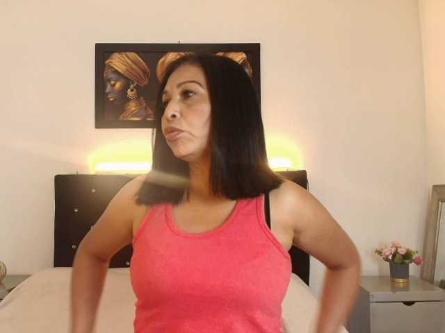 Shanon-mature live cam on BongaCams