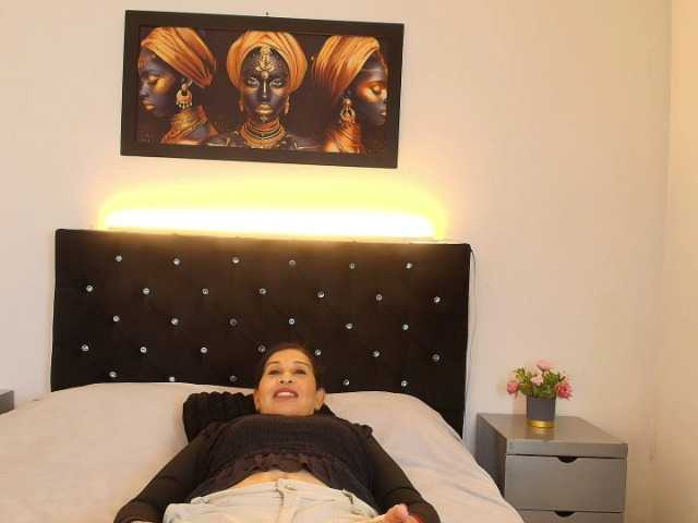 Shanon-mature live cam on BongaCams