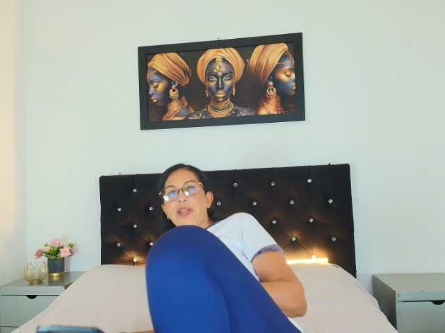 Shanon-mature live cam on BongaCams