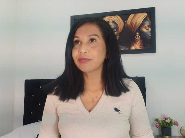 Shanon-mature live cam on BongaCams