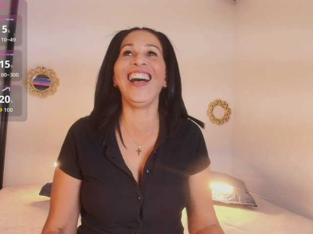 Shanon-mature live cam on BongaCams