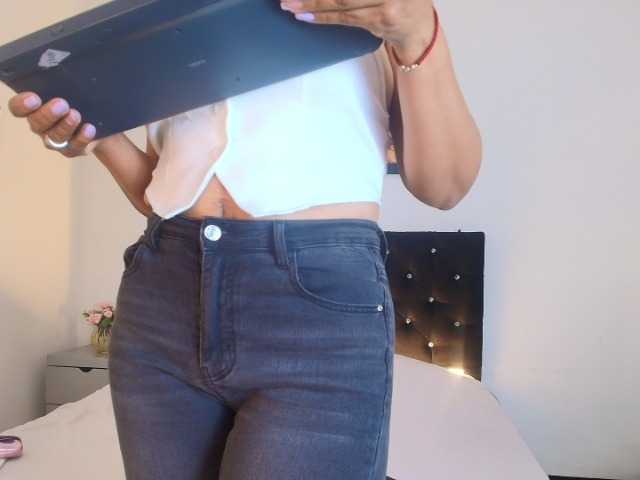 Shanon-mature live cam on BongaCams