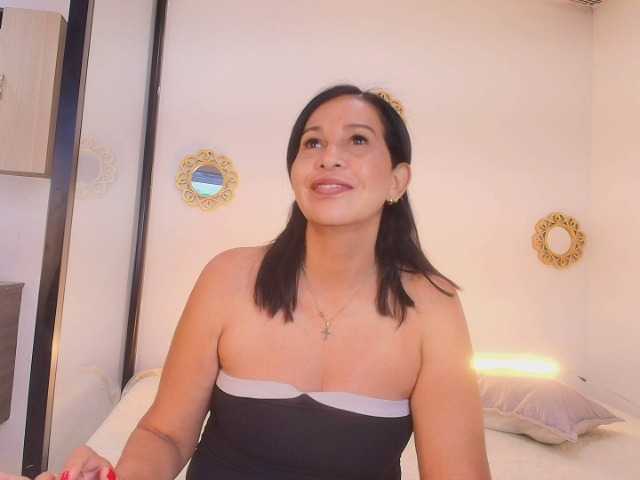 Shanon-mature live cam on BongaCams