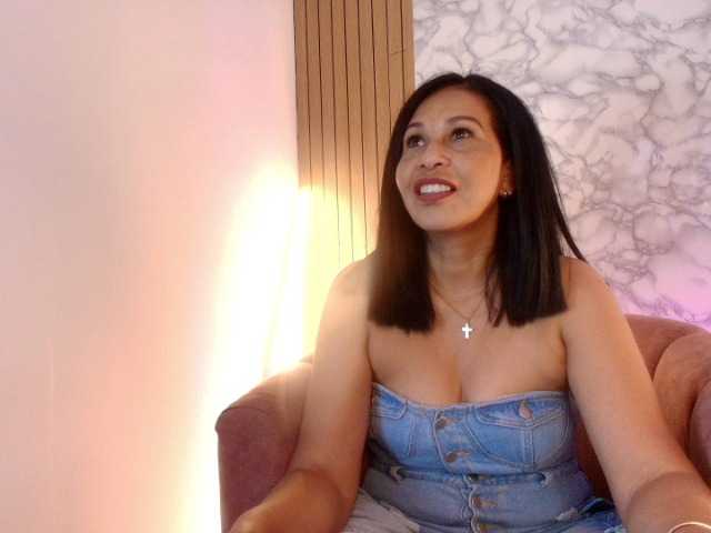 Shanon-mature live cam on BongaCams