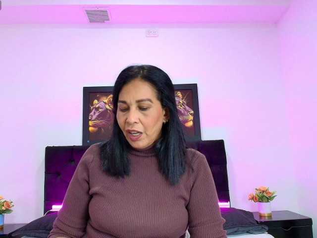 Shanon-mature live cam on BongaCams