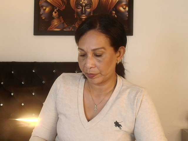 Shanon-mature webcam bongacams model stream image
