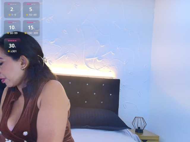 Shanon-mature live cam on BongaCams