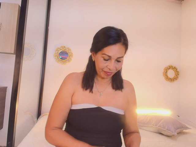Shanon-mature live cam on BongaCams