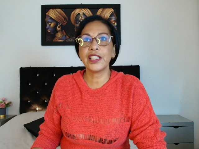 Shanon-mature live cam on BongaCams