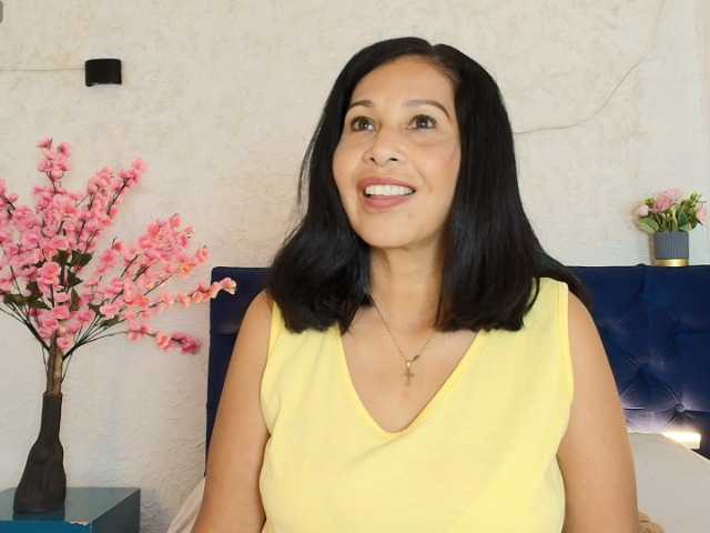 Shanon-mature live cam on BongaCams