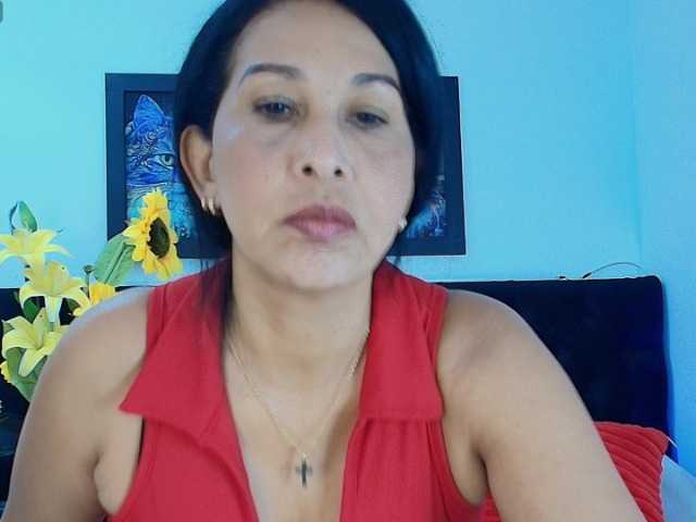 Shanon-mature live cam on BongaCams