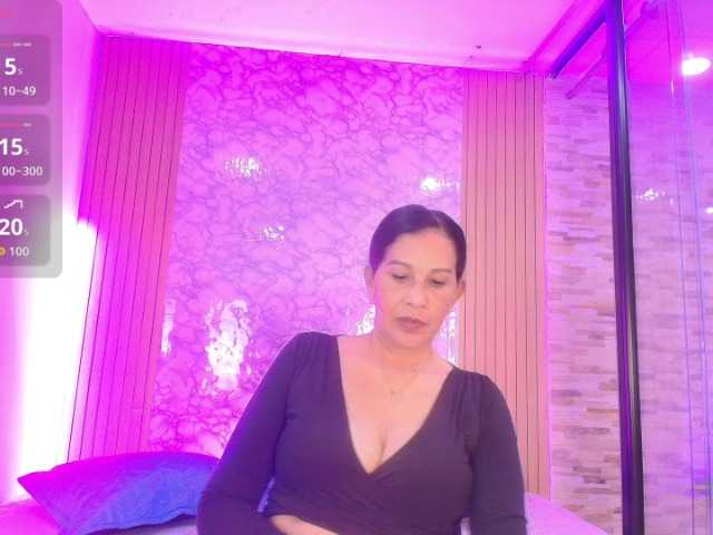 Shanon-mature live cam on BongaCams