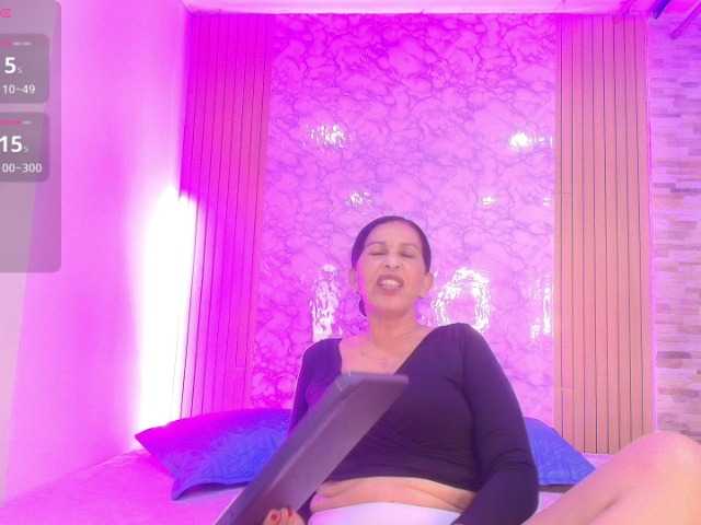 Shanon-mature live cam on BongaCams