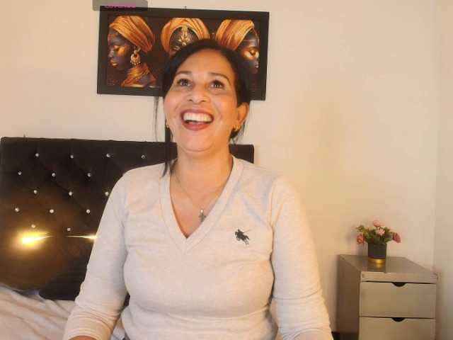 Shanon-mature live cam on BongaCams