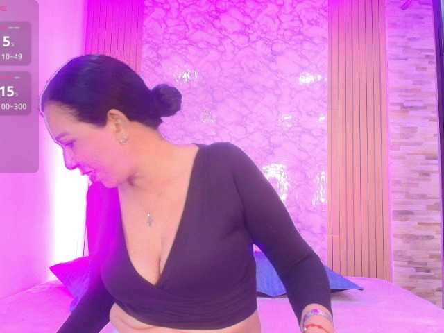 Shanon-mature live cam on BongaCams
