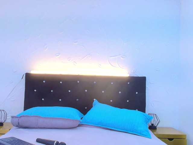 Shanon-mature live cam on BongaCams