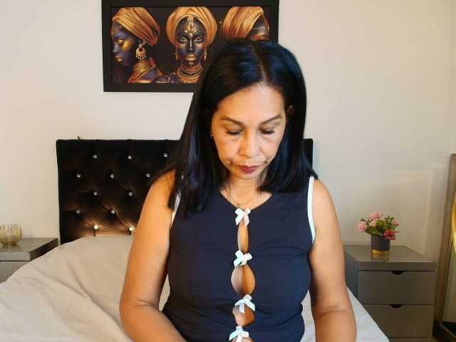 Shanon-mature live cam on BongaCams