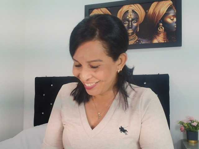 Shanon-mature live cam on BongaCams