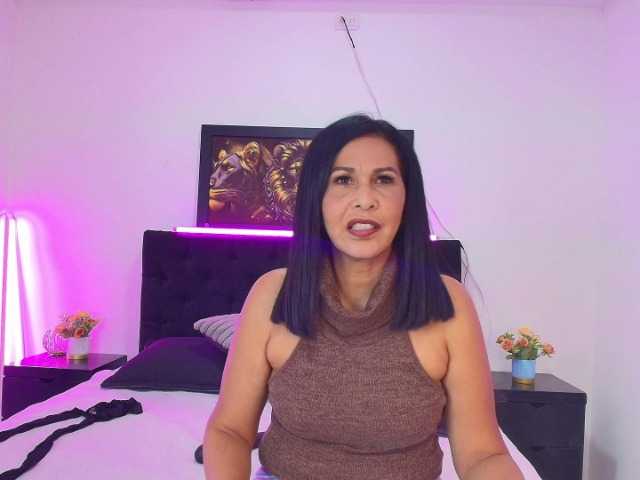 Shanon-mature live cam on BongaCams