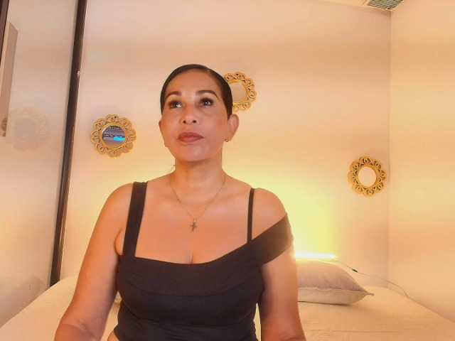 Shanon-mature live cam on BongaCams