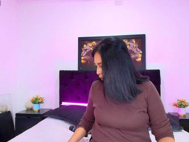 Shanon-mature live cam on BongaCams