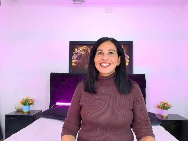 Shanon-mature live cam on BongaCams