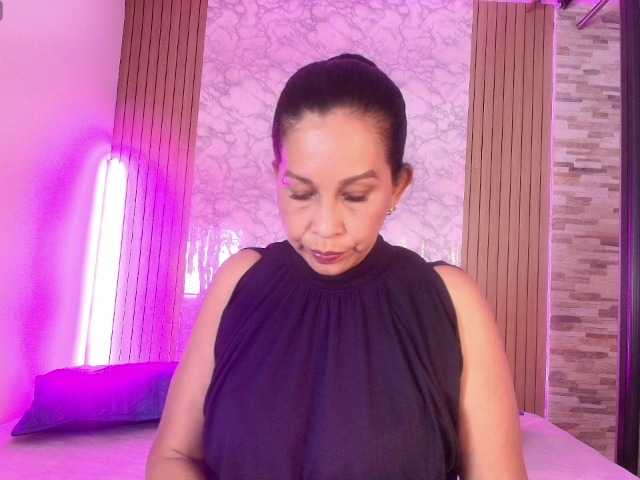 Shanon-mature live cam preview