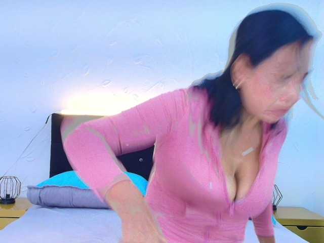 Shanon-mature live cam on BongaCams