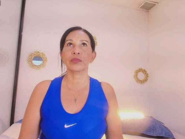 Shanon-mature live cam on BongaCams
