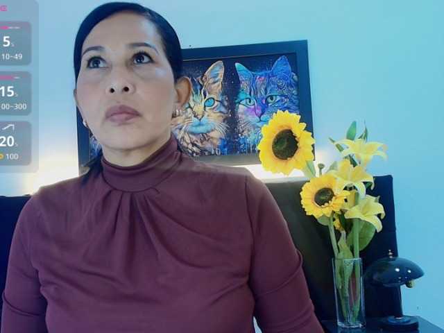 Shanon-mature live cam on BongaCams