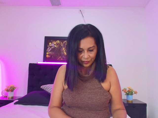 Shanon-mature live cam on BongaCams