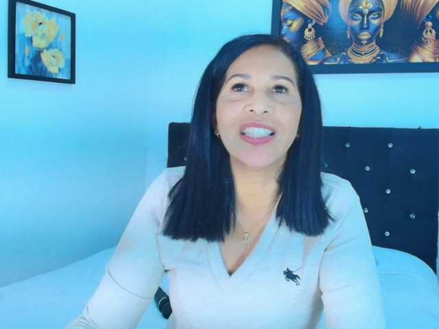Shanon-mature live cam on BongaCams