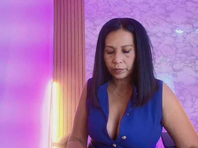 Shanon-mature live cam on BongaCams