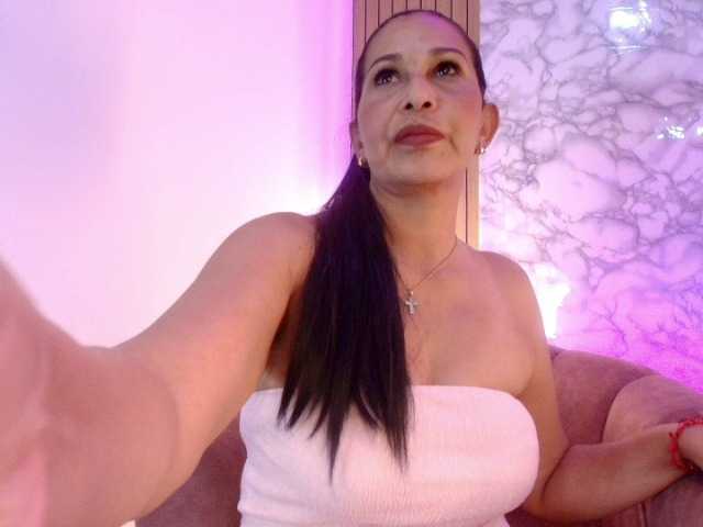 Shanon-mature live cam on BongaCams