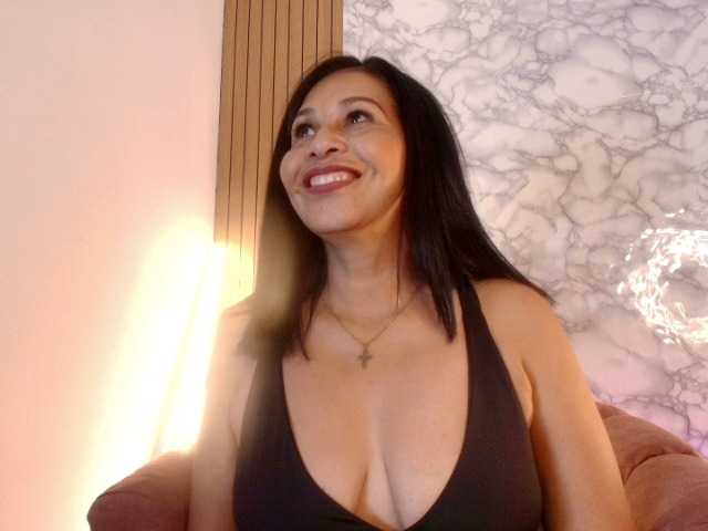 Shanon-mature live cam on BongaCams