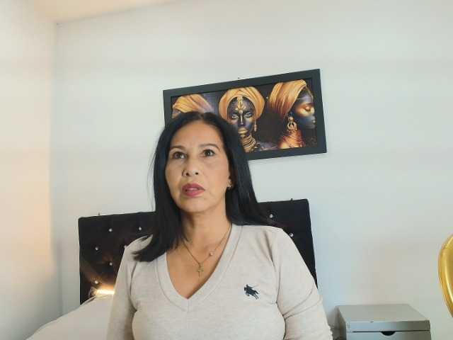Shanon-mature live cam on BongaCams