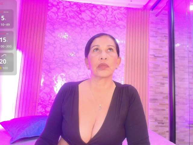 Shanon-mature live cam on BongaCams