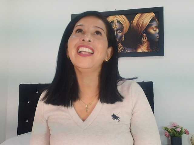 Shanon-mature live cam on BongaCams