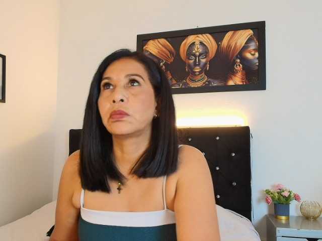 Shanon-mature live cam on BongaCams