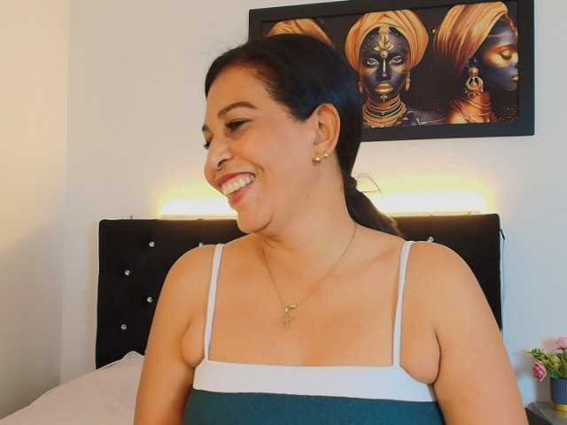 Shanon-mature live cam on BongaCams
