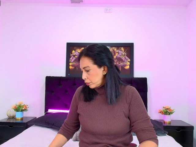 Shanon-mature live cam on BongaCams